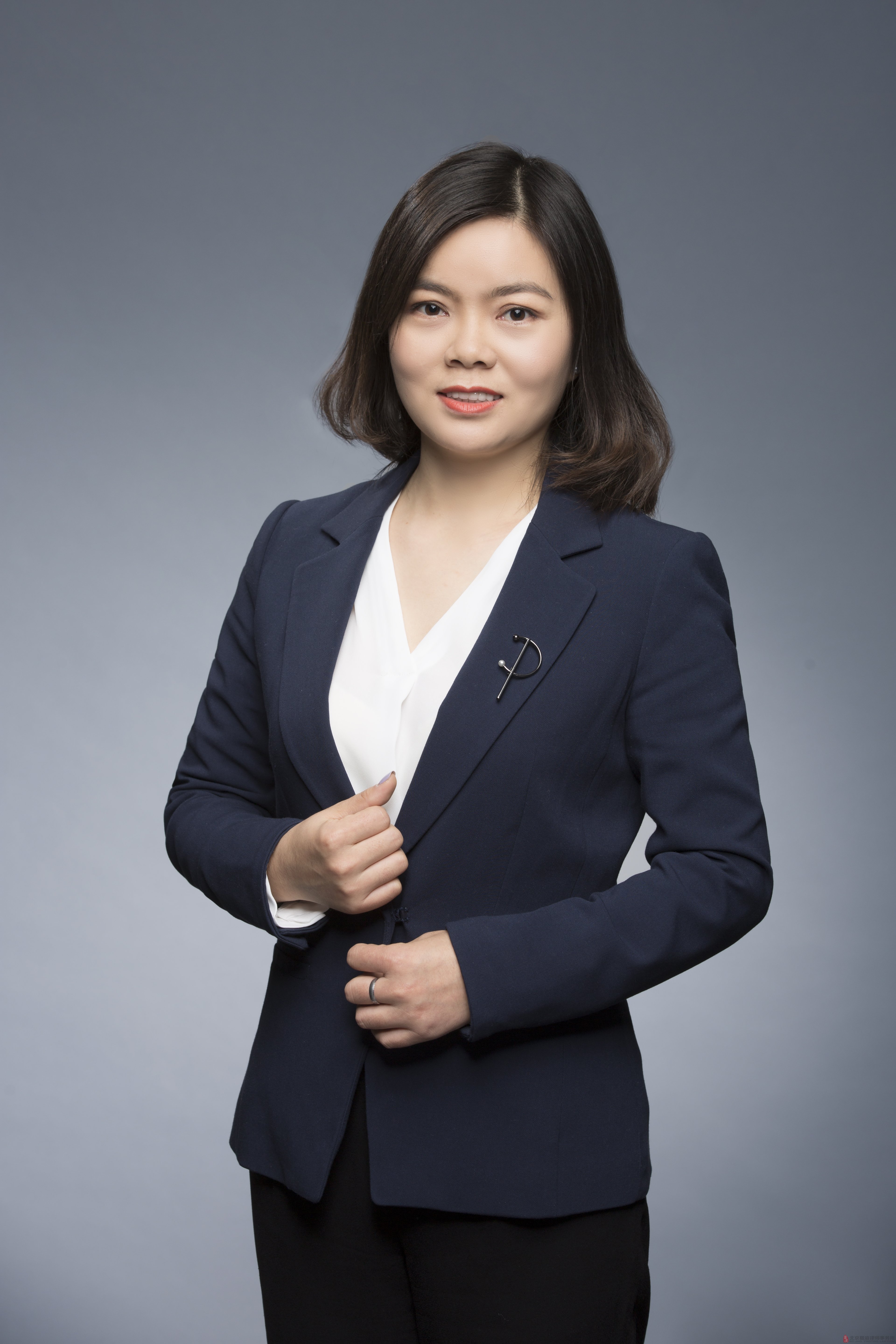 张婷律师-合伙人律师-擅于政企纠纷、国有土地纠纷、行政诉讼、行政复议等行政方面的法律服务。