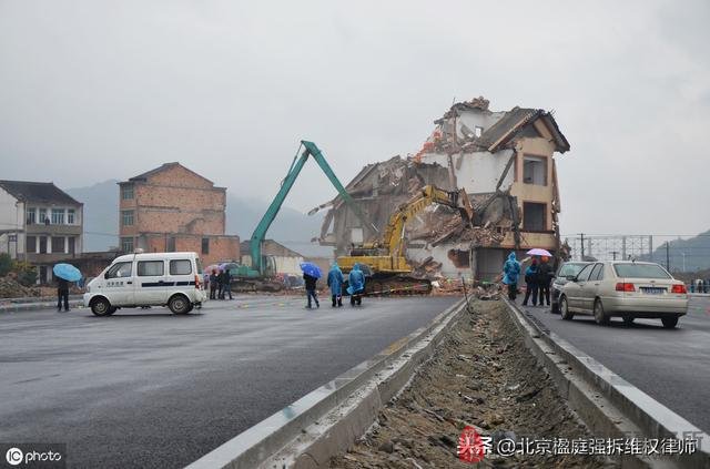 冯某上访1年没要到拆迁补偿，去起诉法院不立案，为什么这样？