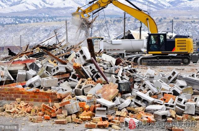 冯某上访1年没要到拆迁补偿，去起诉法院不立案，为什么这样？