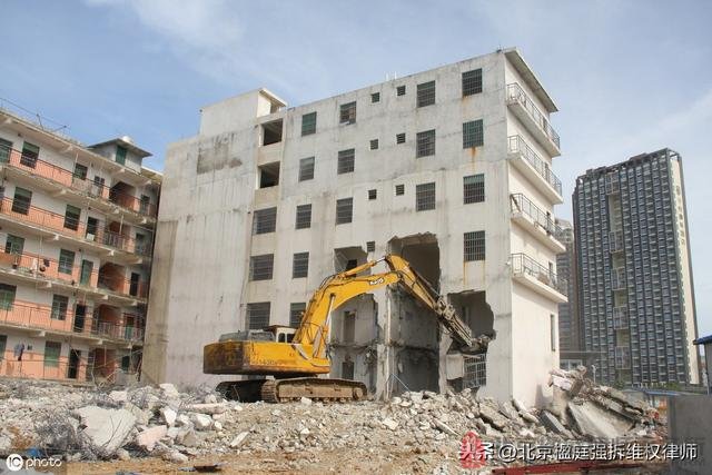 以拆違的名義拆遷，少給或不給補償？你被坑洞了嗎？