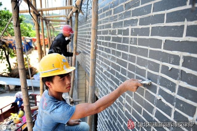 粗暴強拆違規建築違法嗎？對於這個話題，你這怎麼看？