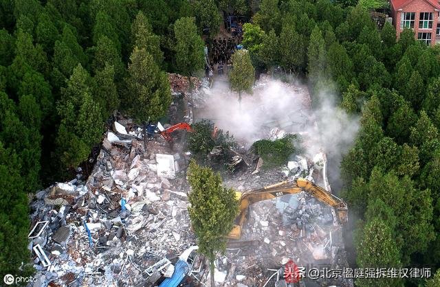 沒看到拆除安置補償協議內容,村書記就讓在空白協議簽字違法嗎?