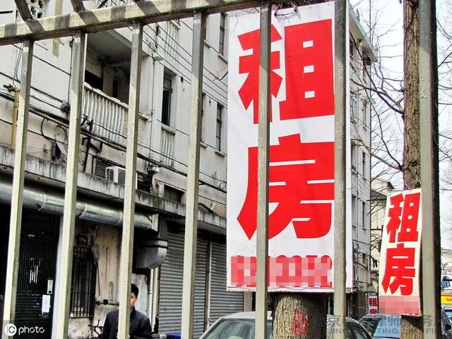 拆遷來臨時，房客竟提出要和房東平分拆遷款，這合法嗎？